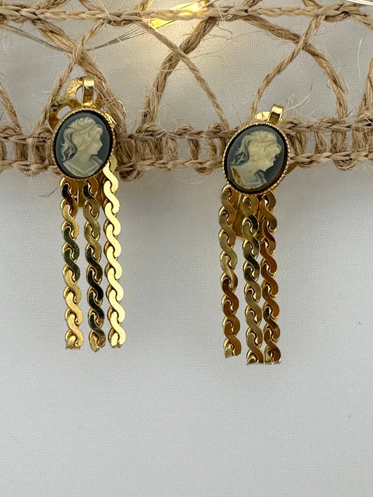 Vintage Clip On Earrings, Gold with Blue Cameo.